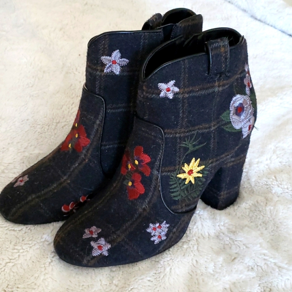 Indigo Rd. Short Boots Size 9M